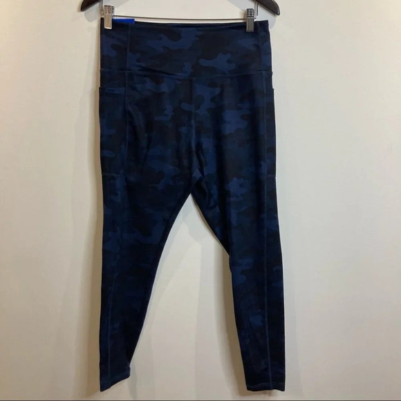 DANSKIN Sz L Brushed Leggings Super Soft Camo Pattern Pockets NWT - Picture 2 of 10